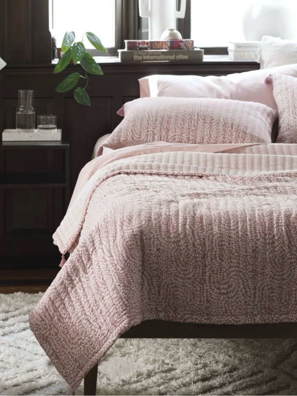 Threshold King Size Reversible Boho Matelasse Swirl Quilt  New with Tag